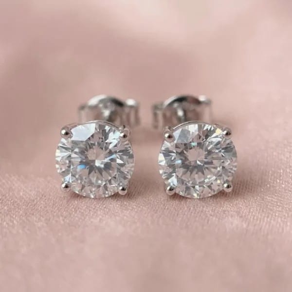 Round Cut solitaire