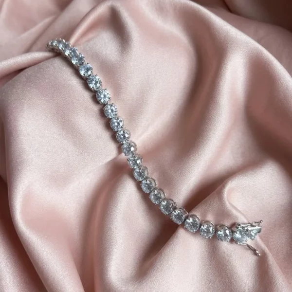 Asteria Solitare Bracelet with pink background