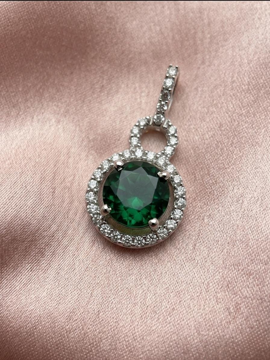 ZEV040_Emerald_Green_Double_Circle_Pendant_1 Emerald Green Double Circle Pendant - Image 1